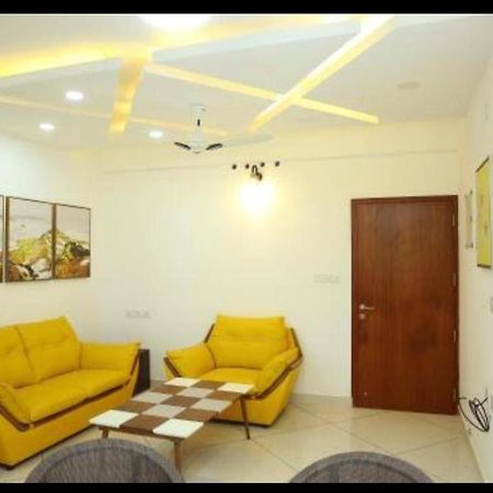 The Solo Apartments Kadavanthra Kochi Luaran gambar