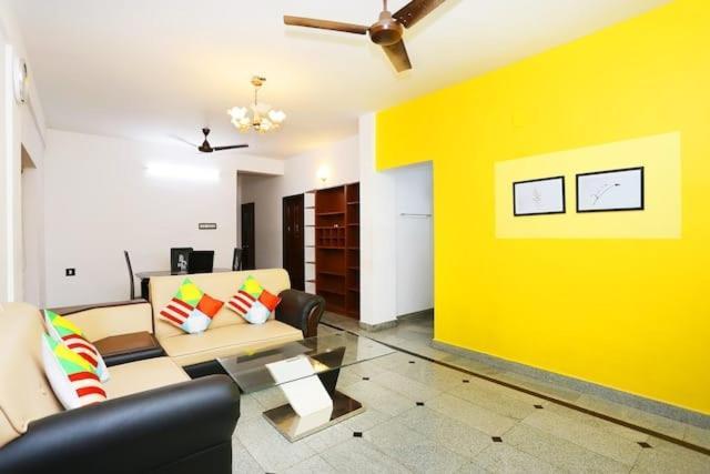 The Solo Apartments Kadavanthra Kochi Luaran gambar