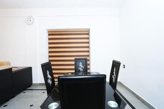The Solo Apartments Kadavanthra Kochi Luaran gambar