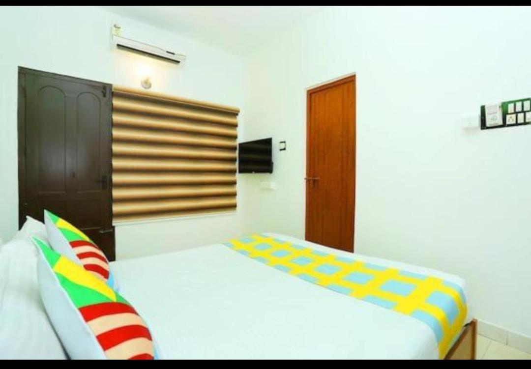 The Solo Apartments Kadavanthra Kochi Luaran gambar
